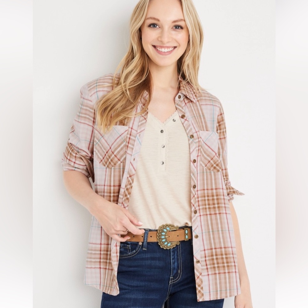 BNWT soft plaid long sleeve button down. Small